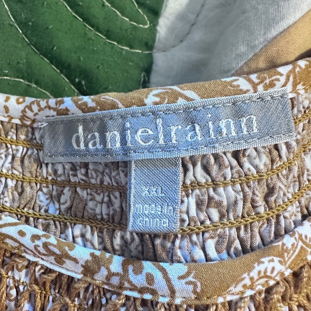 Daniel Rainn short-sleeve top. - Picture 4 of 7